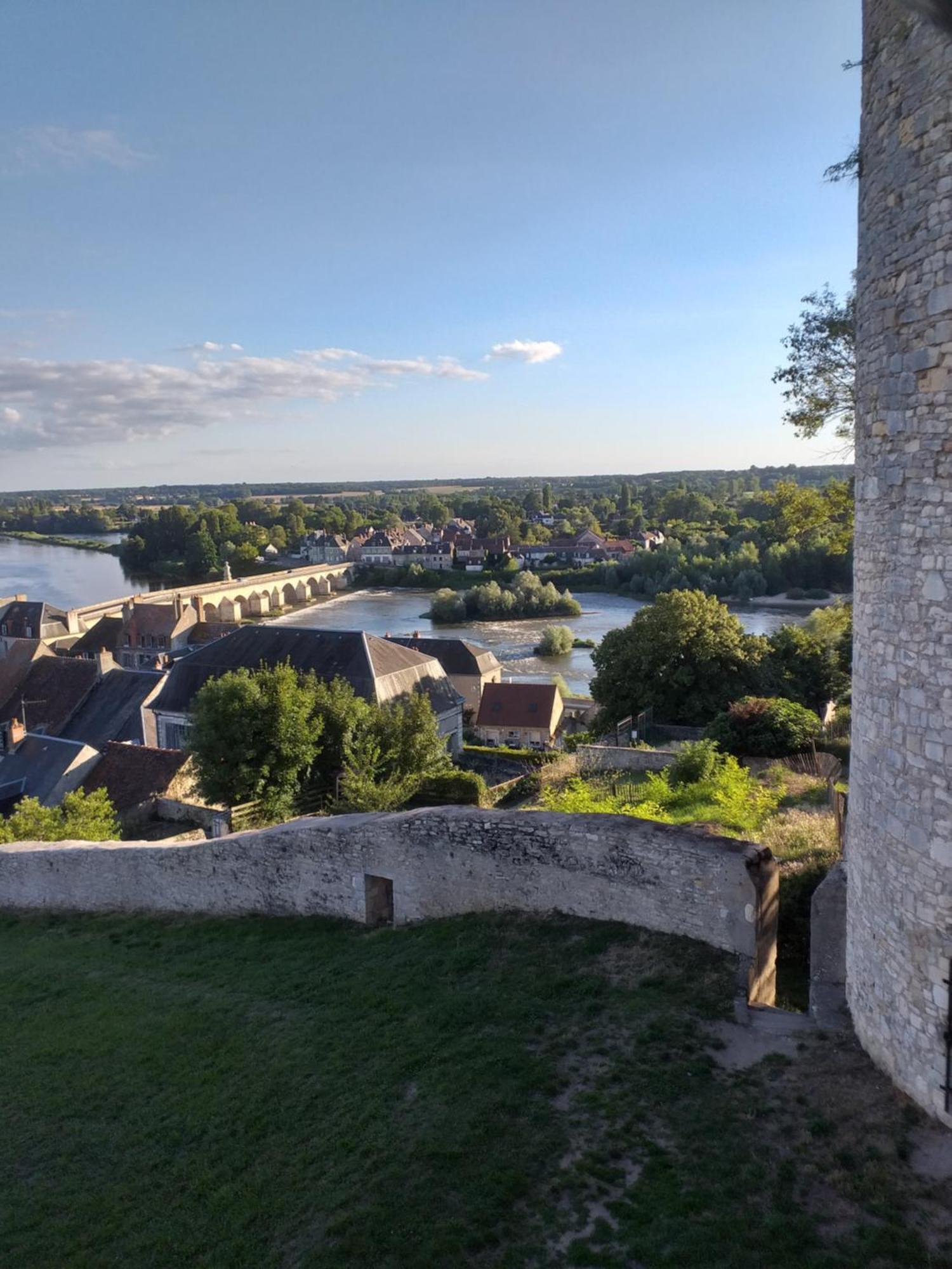 La Cour Du Chateau La Charité-sur-Loire Zewnętrze zdjęcie