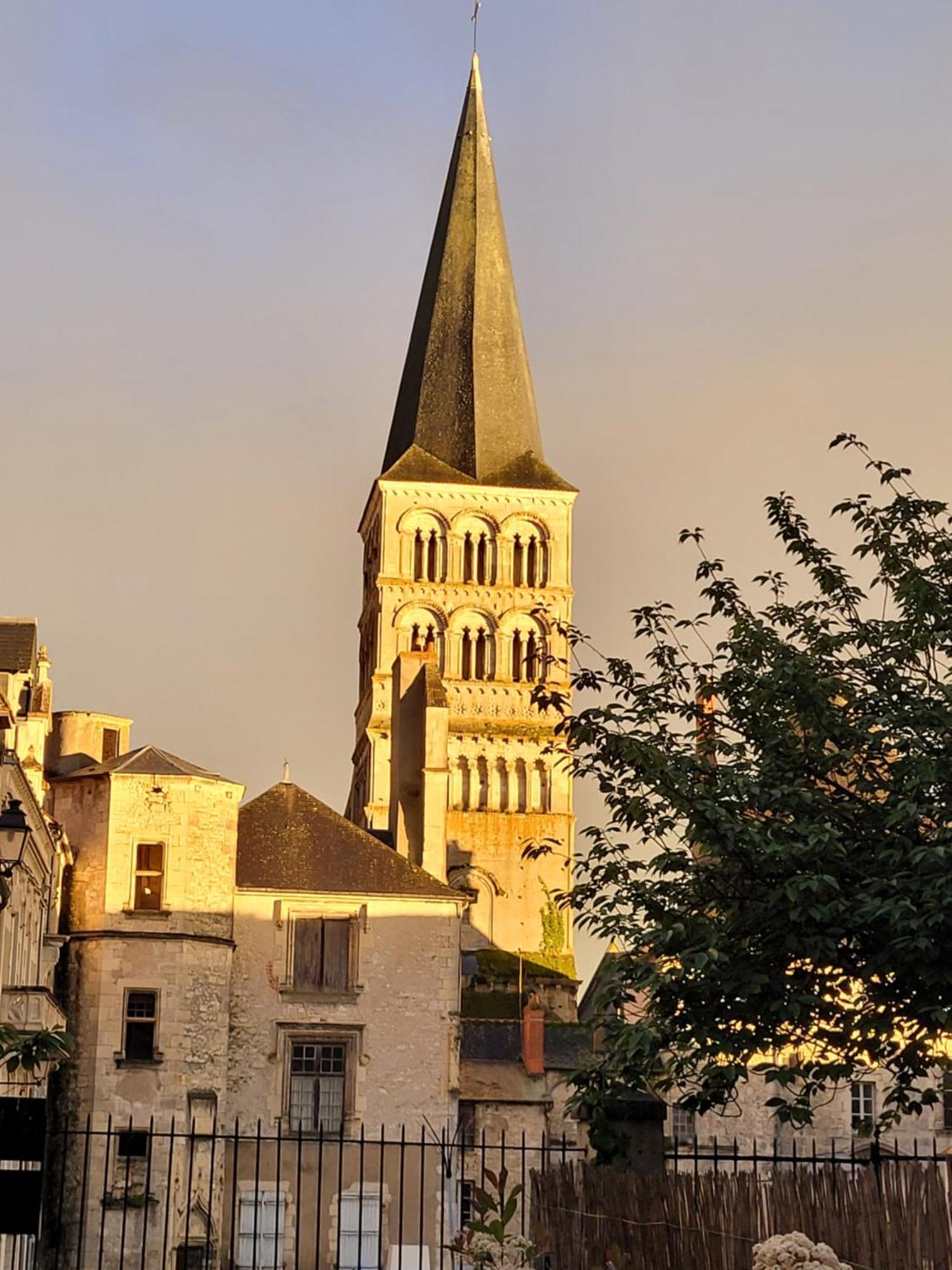 La Cour Du Chateau La Charité-sur-Loire Zewnętrze zdjęcie