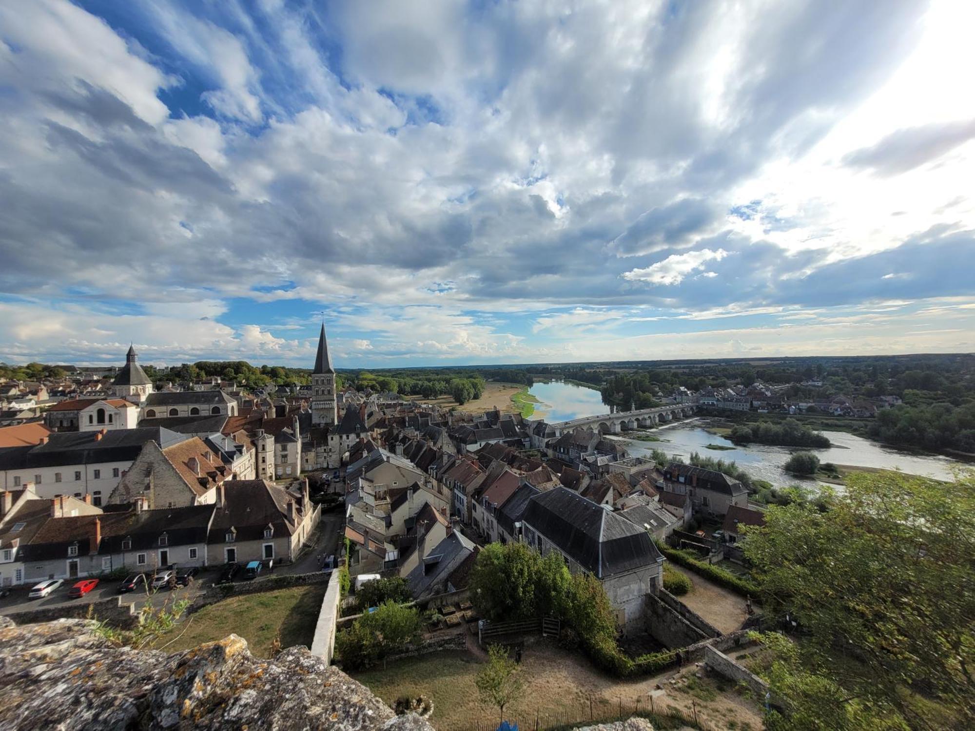 La Cour Du Chateau La Charité-sur-Loire Zewnętrze zdjęcie